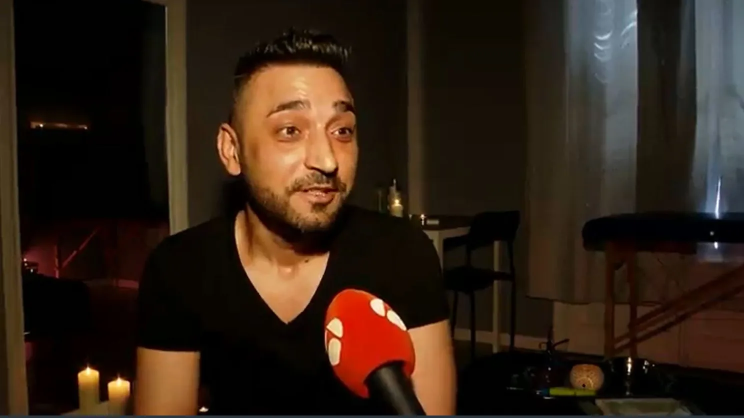 Mario, responsable del centro de masajes er&oacute;ticos