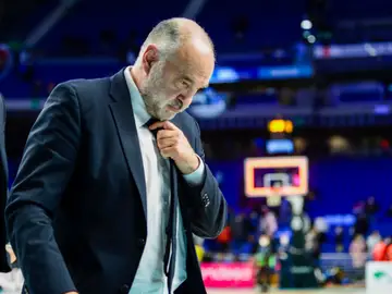 Pablo Laso, entrenador del Real Madrid de Baloncesto, hospitalizado tras sufrir un infarto de miocardio Pablo Laso, entrenador del Real Madrid de Baloncesto, hospitalizado tras sufrir un infarto de miocardio