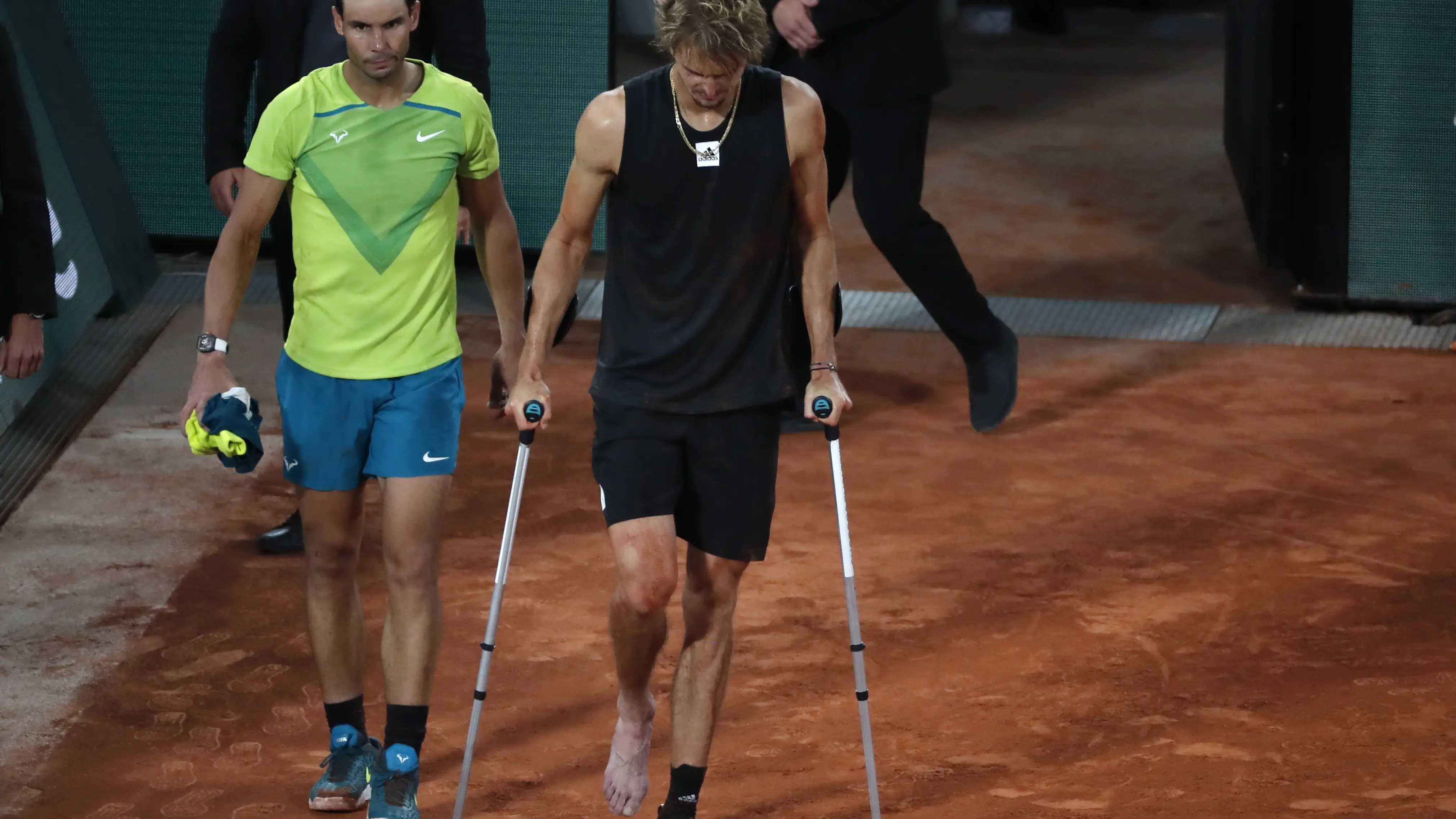Zverev confirma los peores presagios: "Parece que me he roto varios ligamentos" Zverev confirma los peores presagios: "Parece que me he roto varios ligamentos"