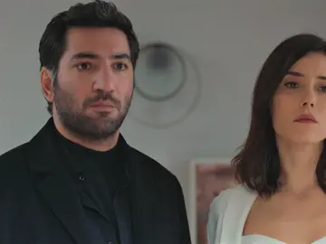 Leyla amenaza a Aras: “Si te divorcias de mí, publicaré tus fotos con Asya y todo el mundo hablará de vuestro amor prohibido” Leyla amenaza a Aras: “Si te divorcias de mí, publicaré tus fotos con Asya y todo el mundo hablará de vuestro amor prohibido”