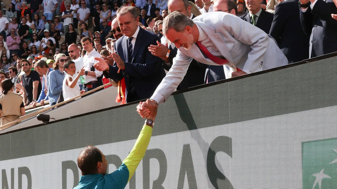 El momento en el que el Rey Felipe VI felicita a Rafa Nadal por la victoria El momento en el que el Rey Felipe VI felicita a Rafa Nadal por la victoria