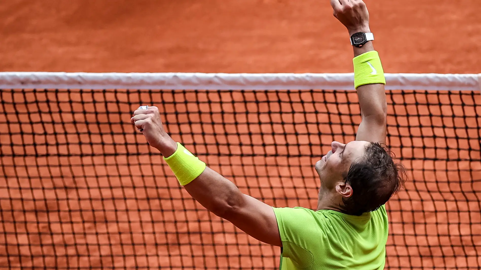 Rafa Nadal alza los brazos tras ganar su 14º Roland Garros Rafa Nadal alza los brazos tras ganar su 14º Roland Garros