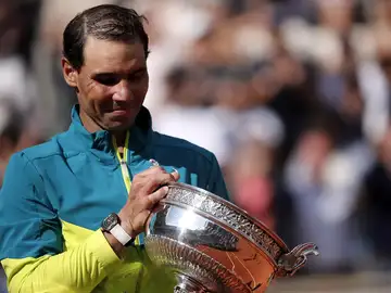 Nadal, con su último trofeo de Roland Garros Nadal, con su último trofeo de Roland Garros