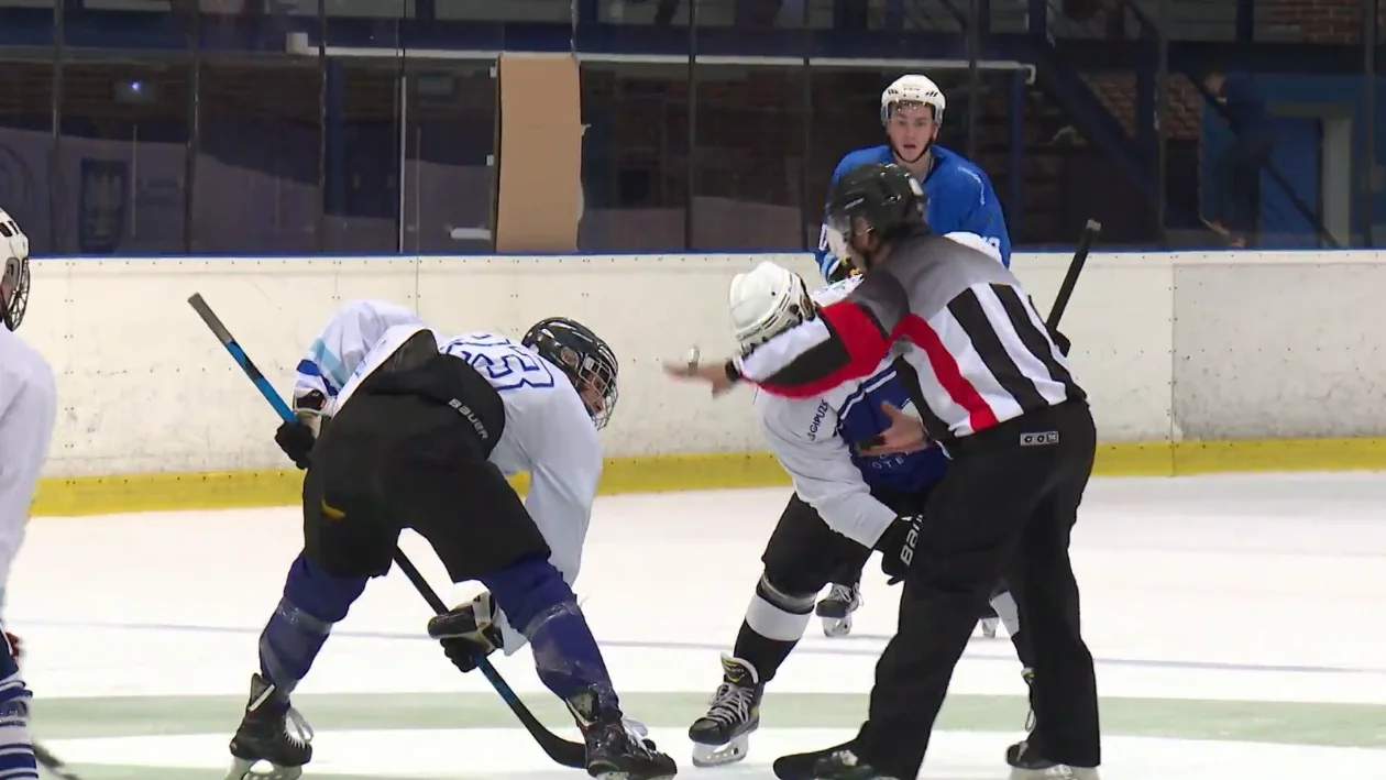 El partido para celebrar los 50 a&ntilde;os del club txuri-urdin del club de hockey de hielo de San Sebasti&aacute;n