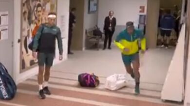 El calentamiento de Rafa Nadal previo a la final de Roland Garros mientras Ruud está al lado parado