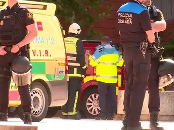 Se autolesiona en los calabozos de la Policía Nacional el hombre que se atrincheró con sus dos hijas menores en Coslada Se autolesiona en los calabozos de la Policía Nacional el hombre que se atrincheró con sus dos hijas menores en Coslada