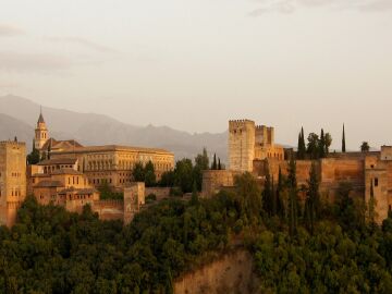 Bill Clinton y la verdadera historia detrás de la puesta de sol "más bonita del planeta" en Granada
