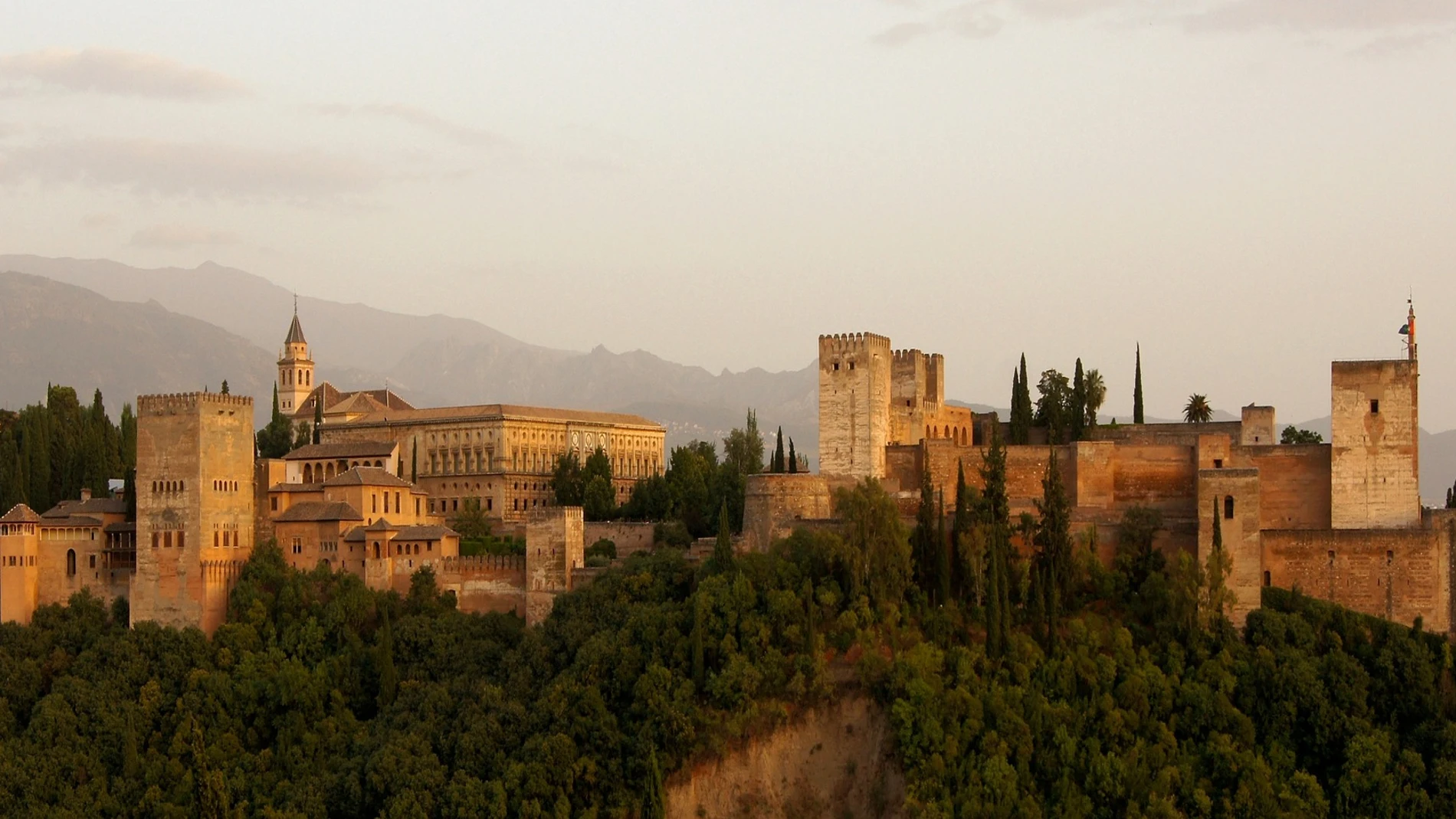 Bill Clinton y la verdadera historia detrás de la puesta de sol "más bonita del planeta" en Granada