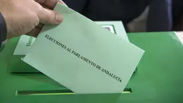 Imagen de archivo de voto al Parlamento de Andalucía Imagen de archivo de voto al Parlamento de Andalucía