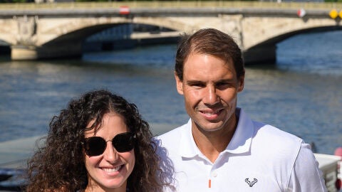 Xisca Perelló y Rafa Nadal posan con la copa