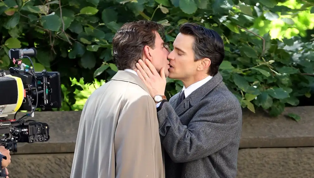 Bradley Cooper y Matt Bomer se besan en el rodaje de 'Maestro'