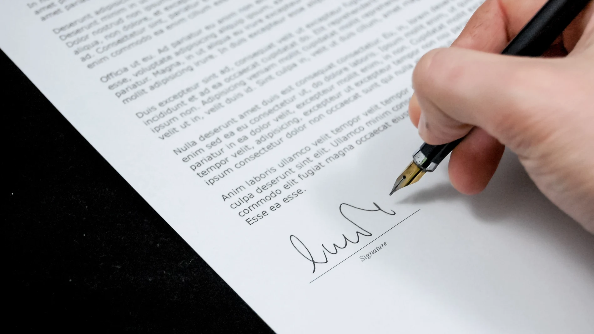 La letra pequeña de los contratos se hace grande: la tipografía aumenta un  66%