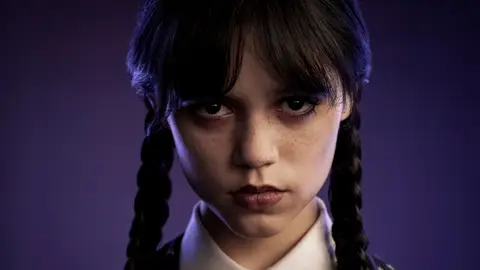 Jenna Ortega como Miercoles Jenna Ortega como Miercoles