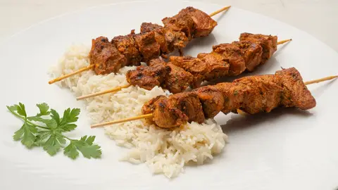 Barbacoa o sartén: la receta de pincho moruno de Arguiñano como más te gusta Barbacoa o sartén: la receta de pincho moruno de Arguiñano como más te gusta