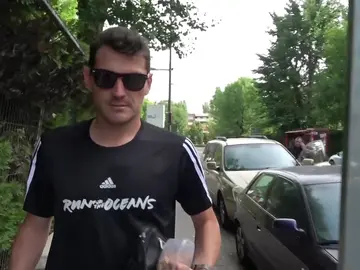 La actitud de Iker Casillas cuando le preguntan por las fotos de Sara Carbonero besándose con su novio La actitud de Iker Casillas cuando le preguntan por las fotos de Sara Carbonero besándose con su novio