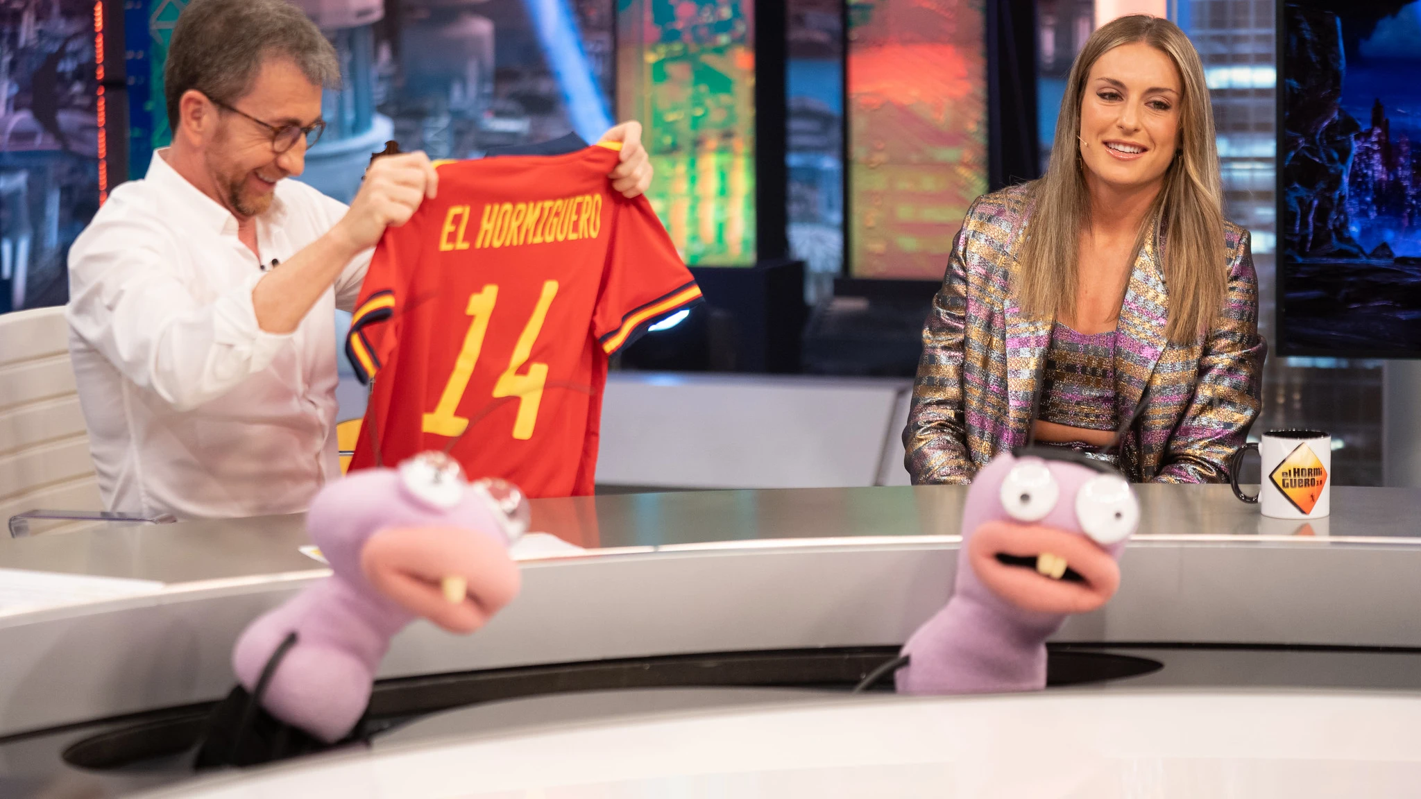 Alexia Putellas sorprende a Pablo Motos con un regalo muy especial Alexia Putellas sorprende a Pablo Motos con un regalo muy especial