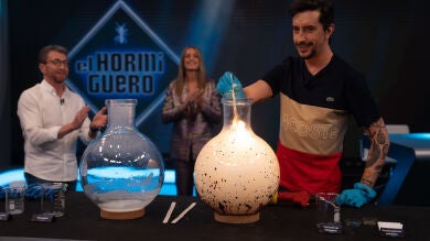 Marron hace magia y crea bombillas química en el plató de 'El Hormiguero 3.0'