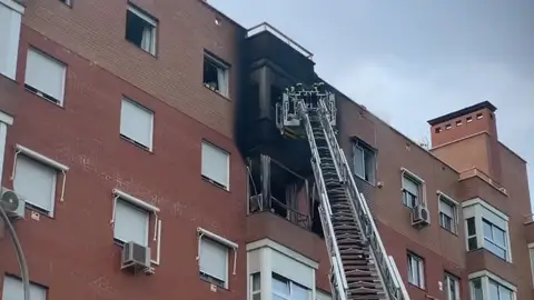 Un matrimonio muere calcinado en el incendio de su vivienda en Villaverde Un matrimonio muere calcinado en el incendio de su vivienda en Villaverde