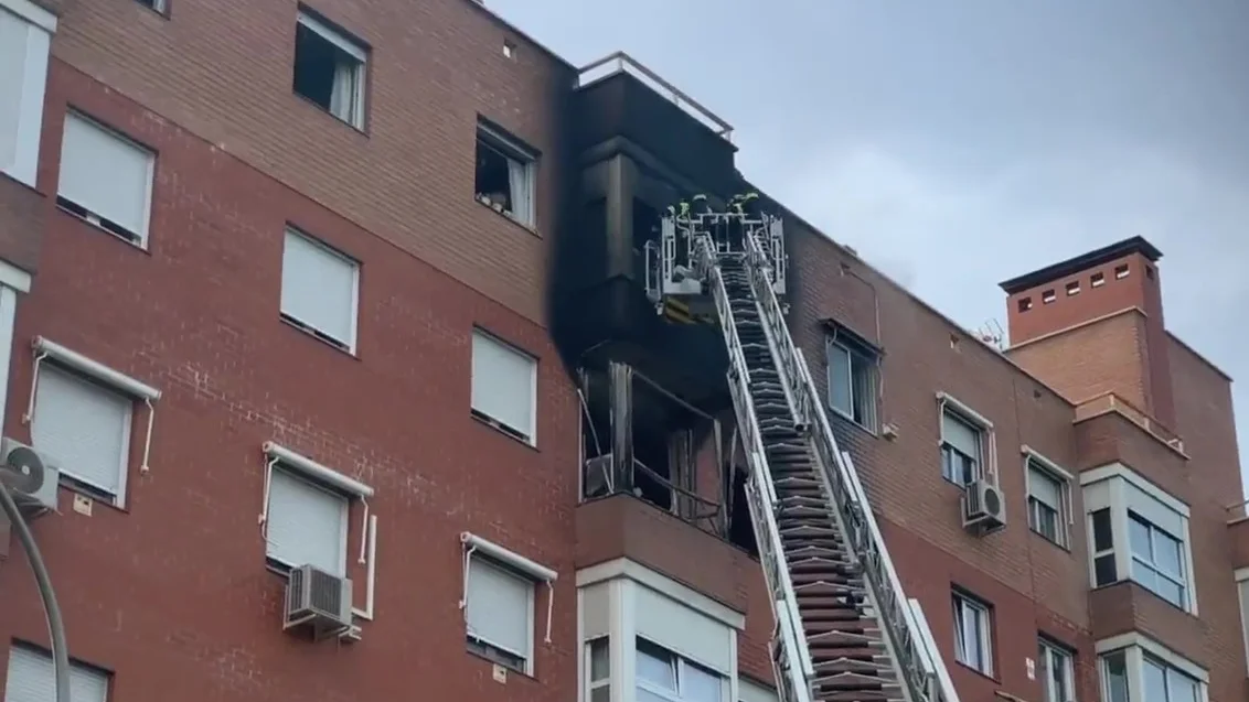 Un matrimonio muere calcinado en el incendio de su vivienda en Villaverde