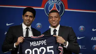 Nasser Al-Khelaifi y Kylian Mbappé Nasser Al-Khelaifi y Kylian Mbappé