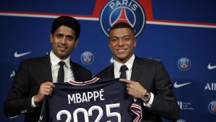 Nasser Al-Khelaifi y Kylian Mbapp&eacute;