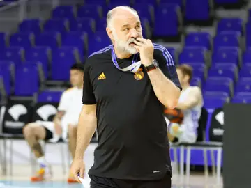 Pablo Laso dirige el entrenamiento del Real Madrid antes del 3º partido de la final Pablo Laso dirige el entrenamiento del Real Madrid antes del 3º partido de la final