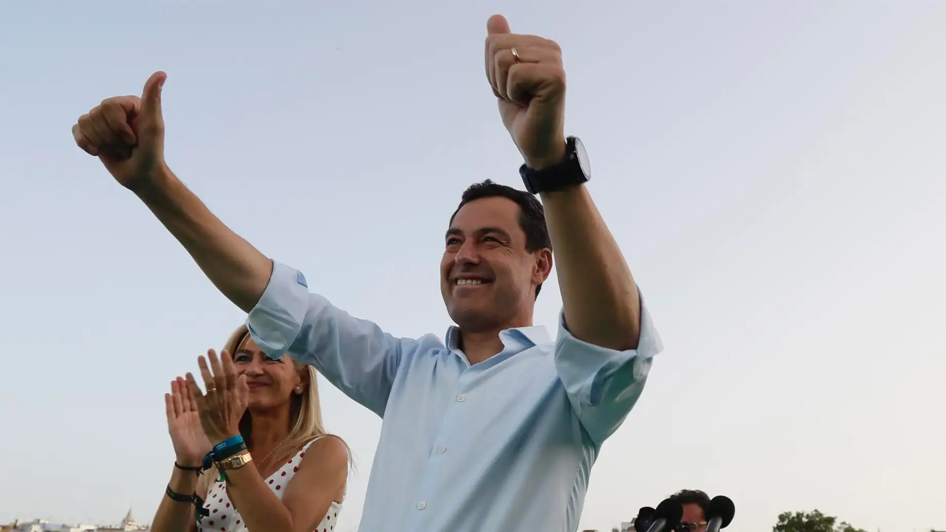 Juanma Moreno durante el cierre de campaña en Sevilla Juanma Moreno durante el cierre de campaña en Sevilla