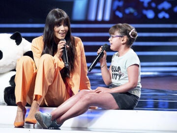 Aitana y Carla Pintor protagonizan el momento más tierno cantando ‘Arde’ en ‘La Voz Kids’ 