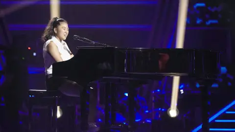 Chloe Casugo, un talento innato con el piano mientras canta ‘You are the reason’ en ‘La Voz Kids’ Chloe Casugo, un talento innato con el piano mientras canta ‘You are the reason’ en ‘La Voz Kids’