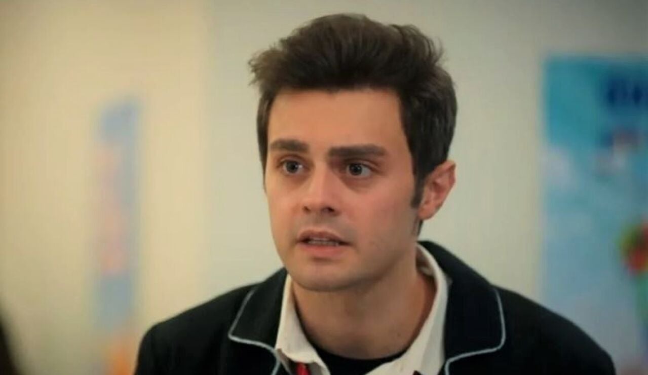 Así es Yiğit Koçak, el actor que interpreta a Ömer Eren en 'Hermanos'