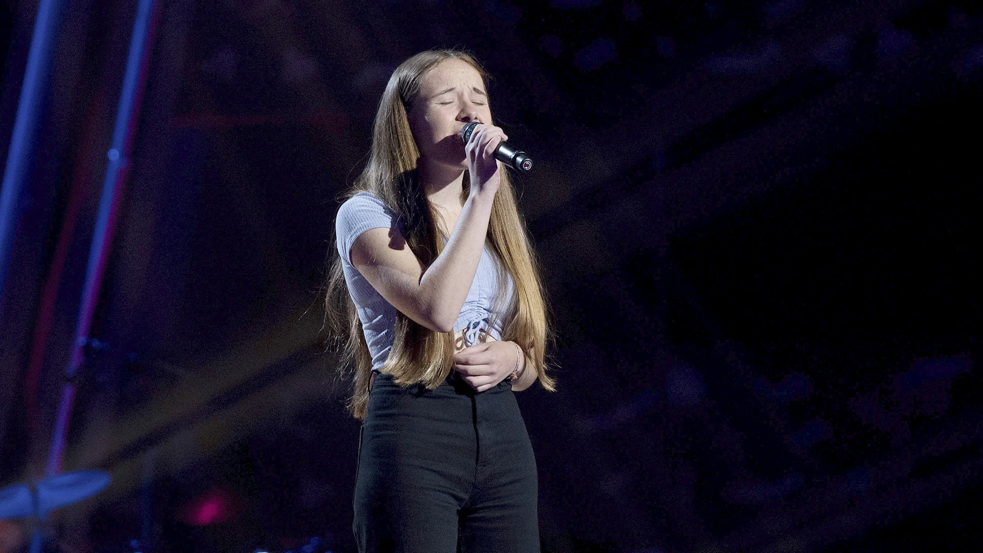 La prodigiosa voz de Elia Camí conquista a los cuatro coaches cantando ‘Arde’ en ‘La Voz Kids’ 