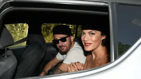 Delante, Geno Machado, detrás, Alejandro Parreño, en un coche de camino a la boda de Chenoa Delante, Geno Machado, detrás, Alejandro Parreño, en un coche de camino a la boda de Chenoa