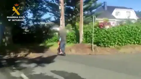 200 euros de multa por llevar a su hijo en patinete eléctrico al colegio 200 euros de multa por llevar a su hijo en patinete eléctrico al colegio