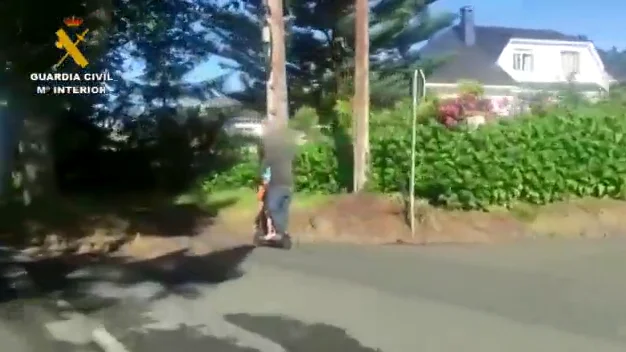 200 euros de multa por llevar a su hijo en patinete eléctrico al colegio 200 euros de multa por llevar a su hijo en patinete eléctrico al colegio