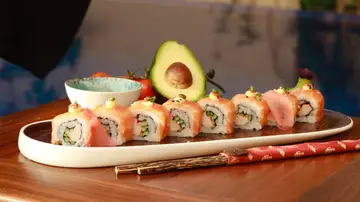Plato de sushi listo para comer