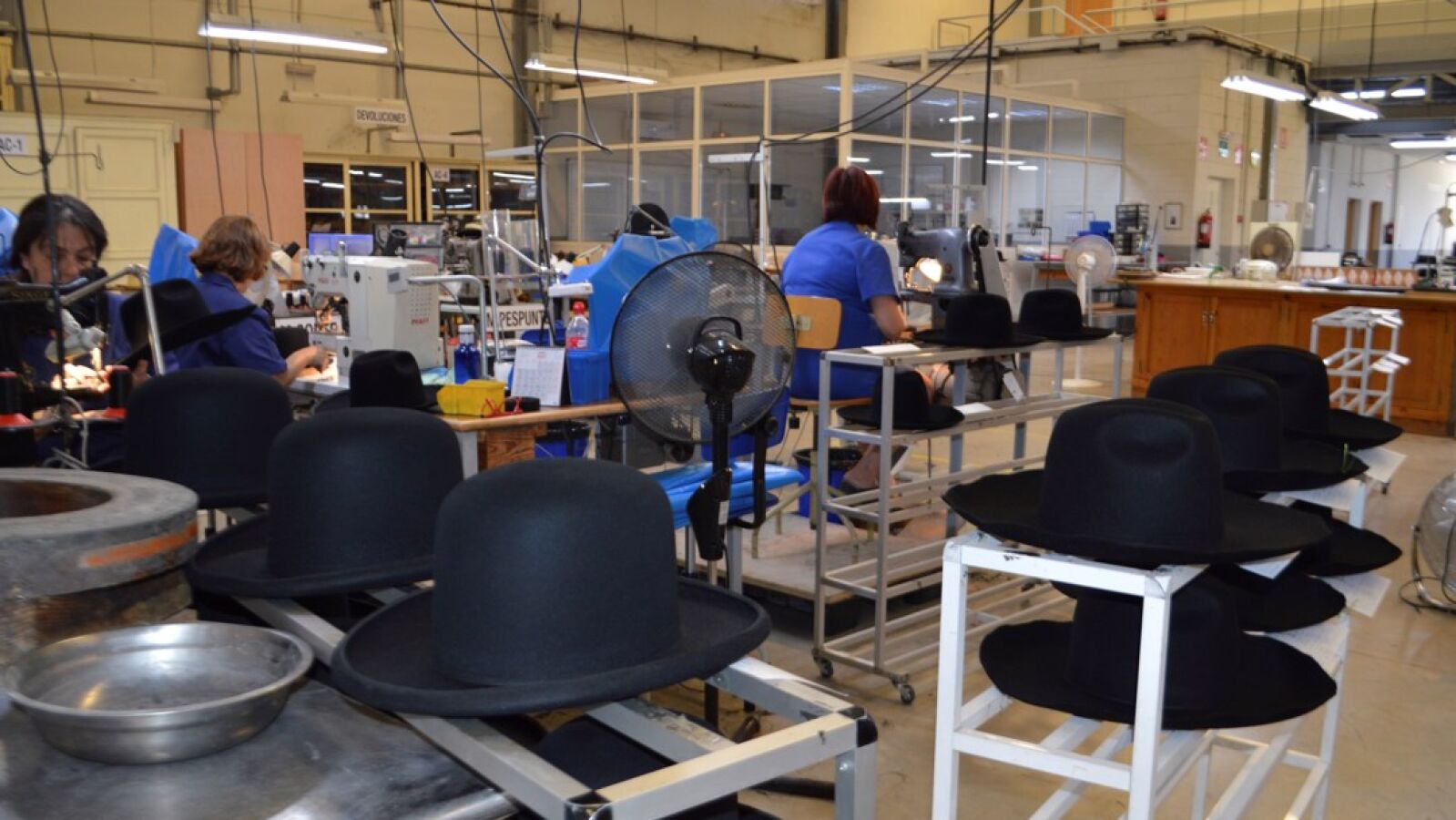 Aumenta la venta de ropa de segunda mano en España, más del 50% de la población recurrió a ello en 2021