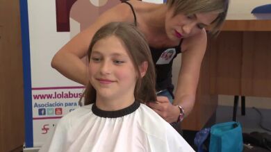 Unos 60 niños de Alicante se rapan el pelo para apoyar a otros niños con cáncer: 