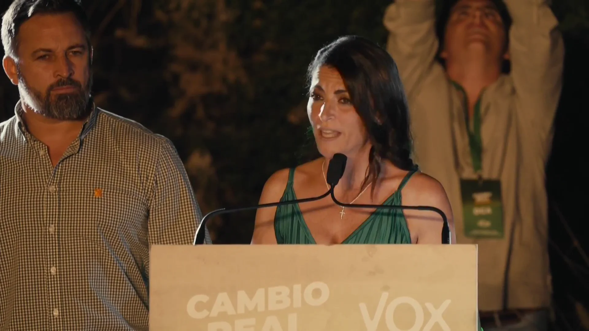 Santiago Abascal y Macarena Olona Macarena Olona reconoce que no es el resultado esperado, pero que "Andalucía dice no al gobierno de Sánchez"