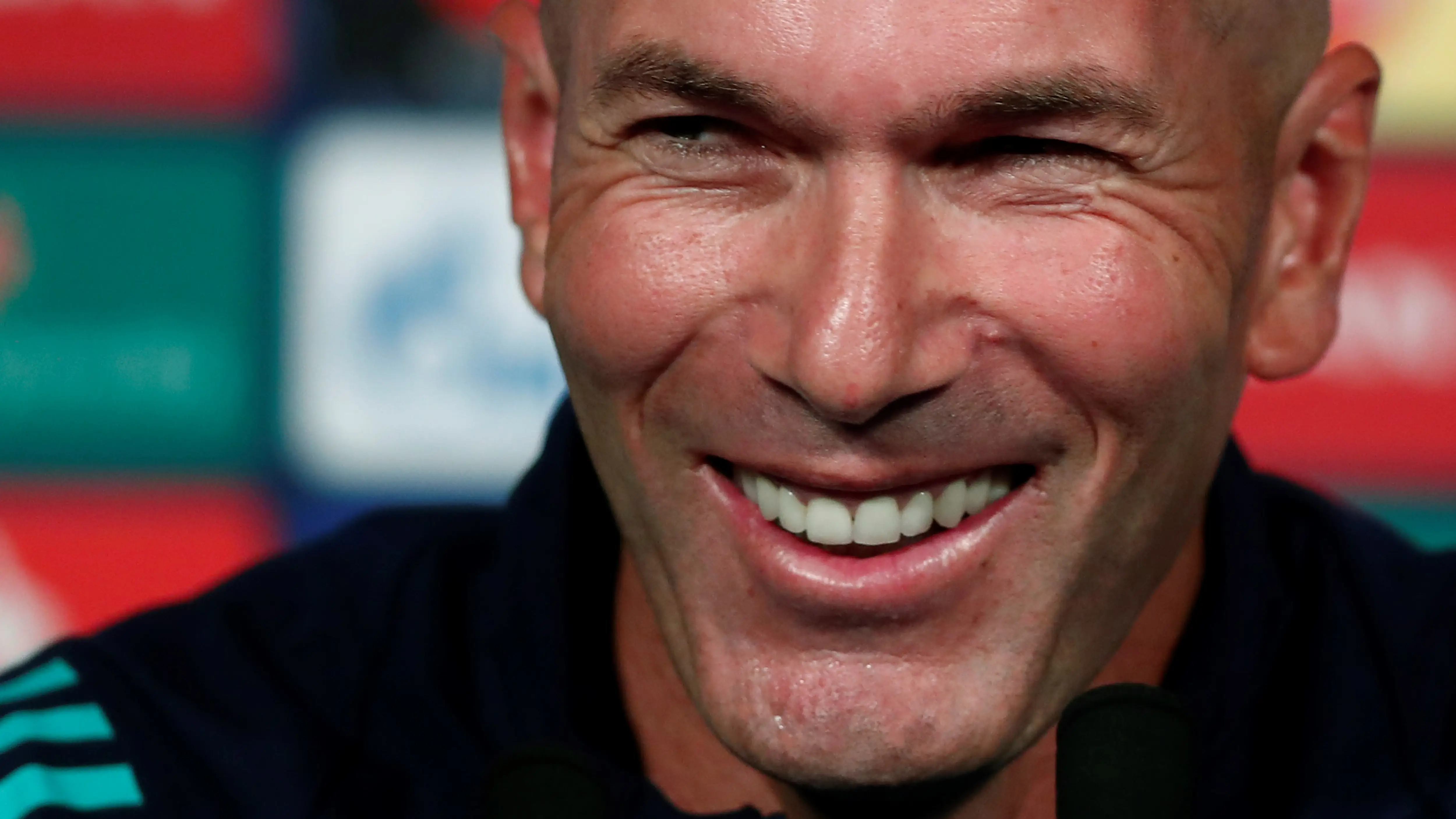 Zidane lo deja claro: "Quiero seguir entrenando porque es mi pasi&oacute;n"