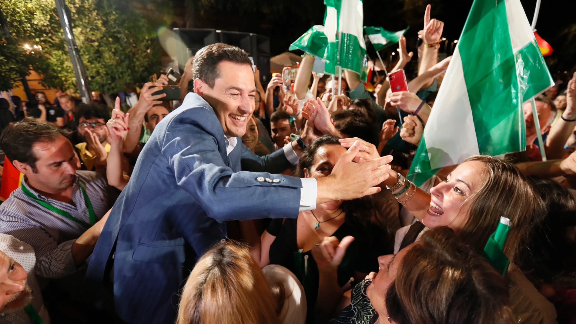 Juanma Moreno, exultante tras su victoria en las elecciones andaluzas