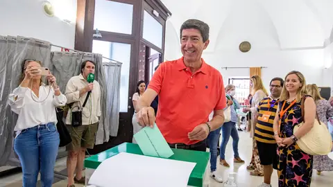 Juan Marín (Ciudadanos) asegura sentir el respaldo de la calle en las elecciones: "Las cosas van bien en Andalucía" Juan Marín (Ciudadanos) asegura sentir el respaldo de la calle en las elecciones: "Las cosas van bien en Andalucía"