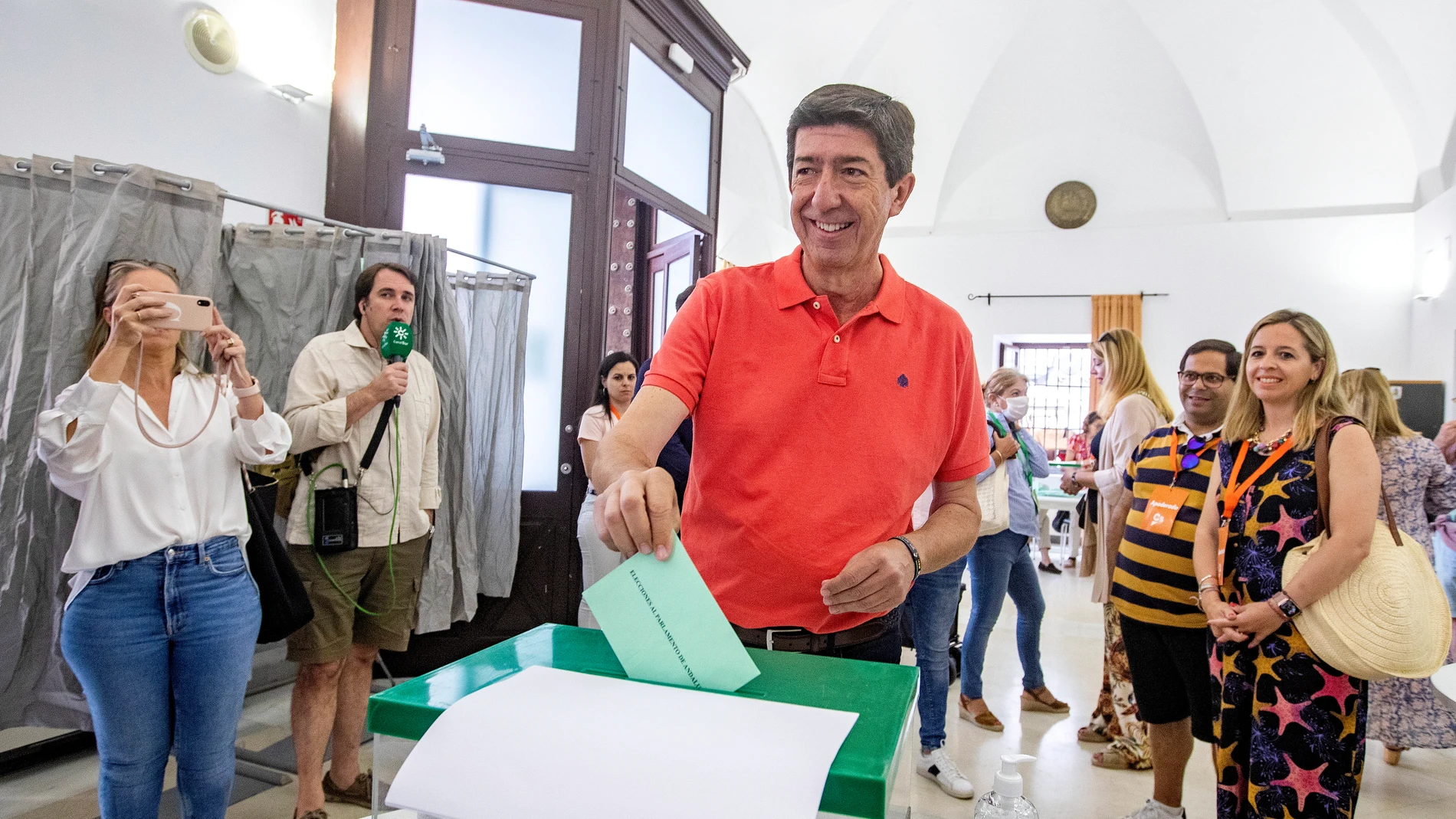 Juan Marín (Ciudadanos) asegura sentir el respaldo de la calle en las elecciones: "Las cosas van bien en Andalucía"