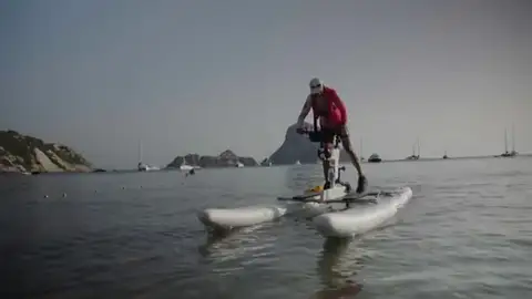 Primera vez que se cruza en bicicleta desde la Península hasta Baleares Primera vez que se cruza en bicicleta desde la Península hasta Baleares