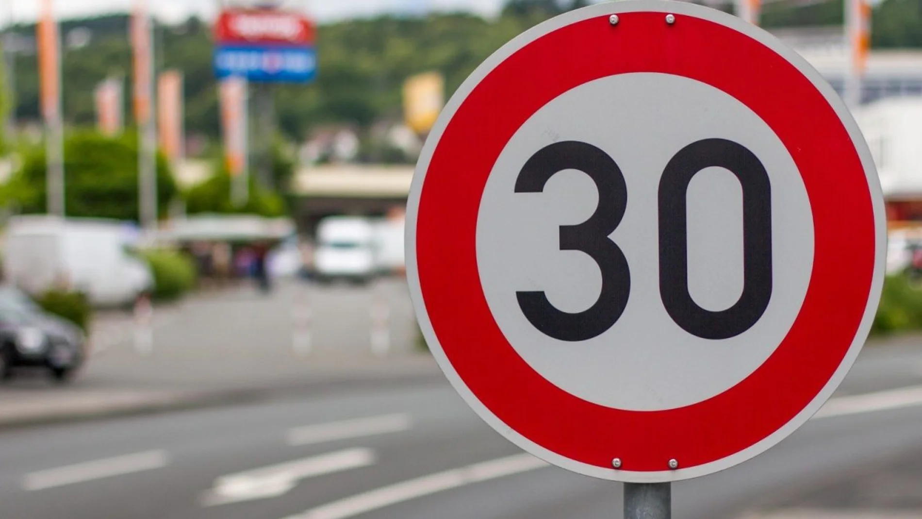 Señal de límite de velocidad de 30 km/h