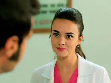 ¡Demir se pone de los nervios! Ümit afirma frente a Züleyha y Sevda que Demir estuvo con ella en Ankara ¡Demir se pone de los nervios! Ümit afirma frente a Züleyha y Sevda que Demir estuvo con ella en Ankara