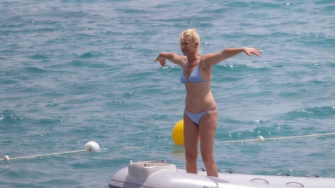 Ana Duato disfrutando de un día en alta mar