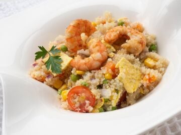 Ensalada de quinoa con langostinos, de Karlos Argui&ntilde;ano: una receta muy variada