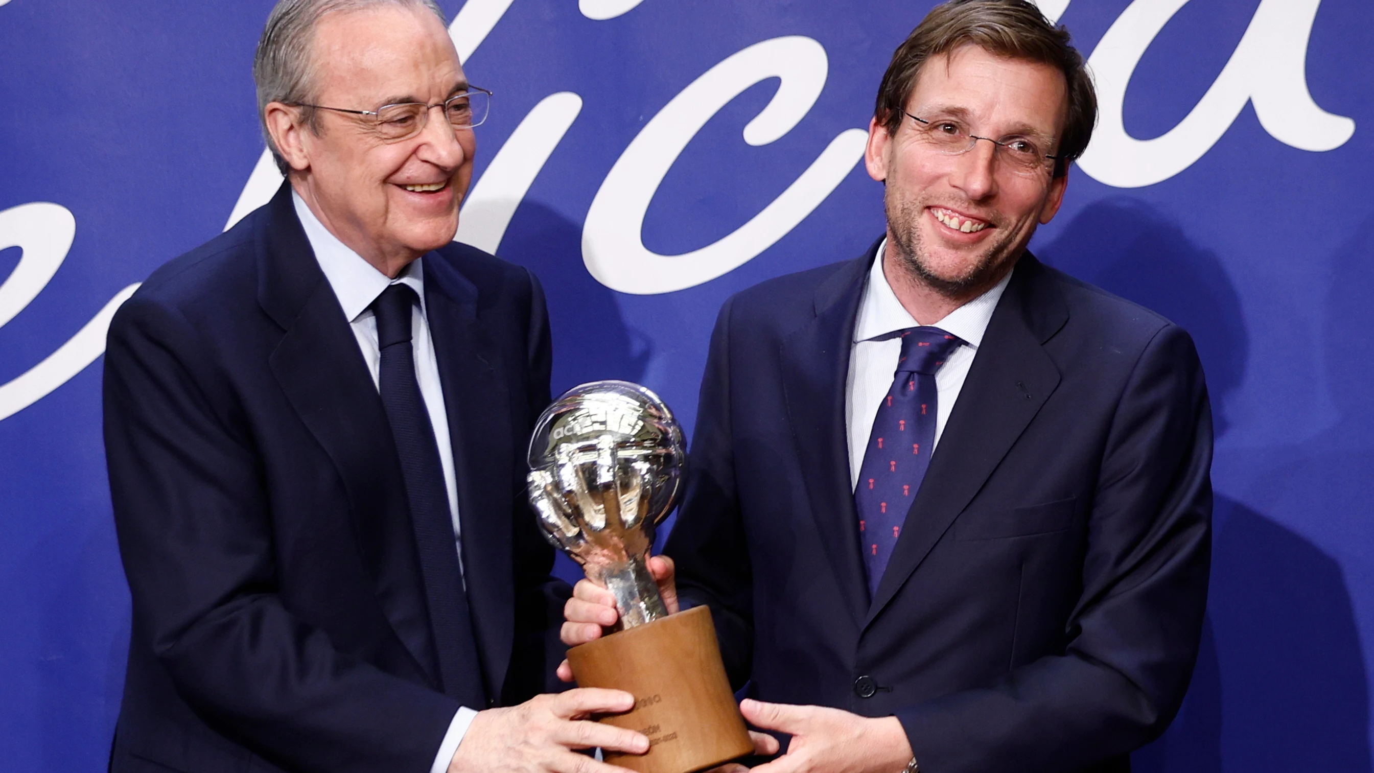El alcalde de Madrid, José Luis Martínez-Almeida, junto al presidente del Real Madrid, Florentino Pérez El alcalde de Madrid, José Luis Martínez-Almeida, junto al presidente del Real Madrid, Florentino Pérez