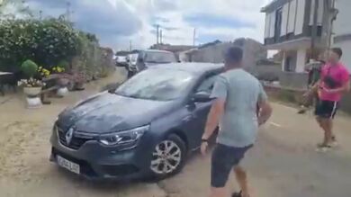 Vecinos de la Sierra de la Culebra increpan a Mañueco: 