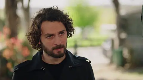 Han planta cara al hombre que acosa a Ceylan: "Déjala en paz" Han planta cara al hombre que acosa a Ceylan: "Déjala en paz"